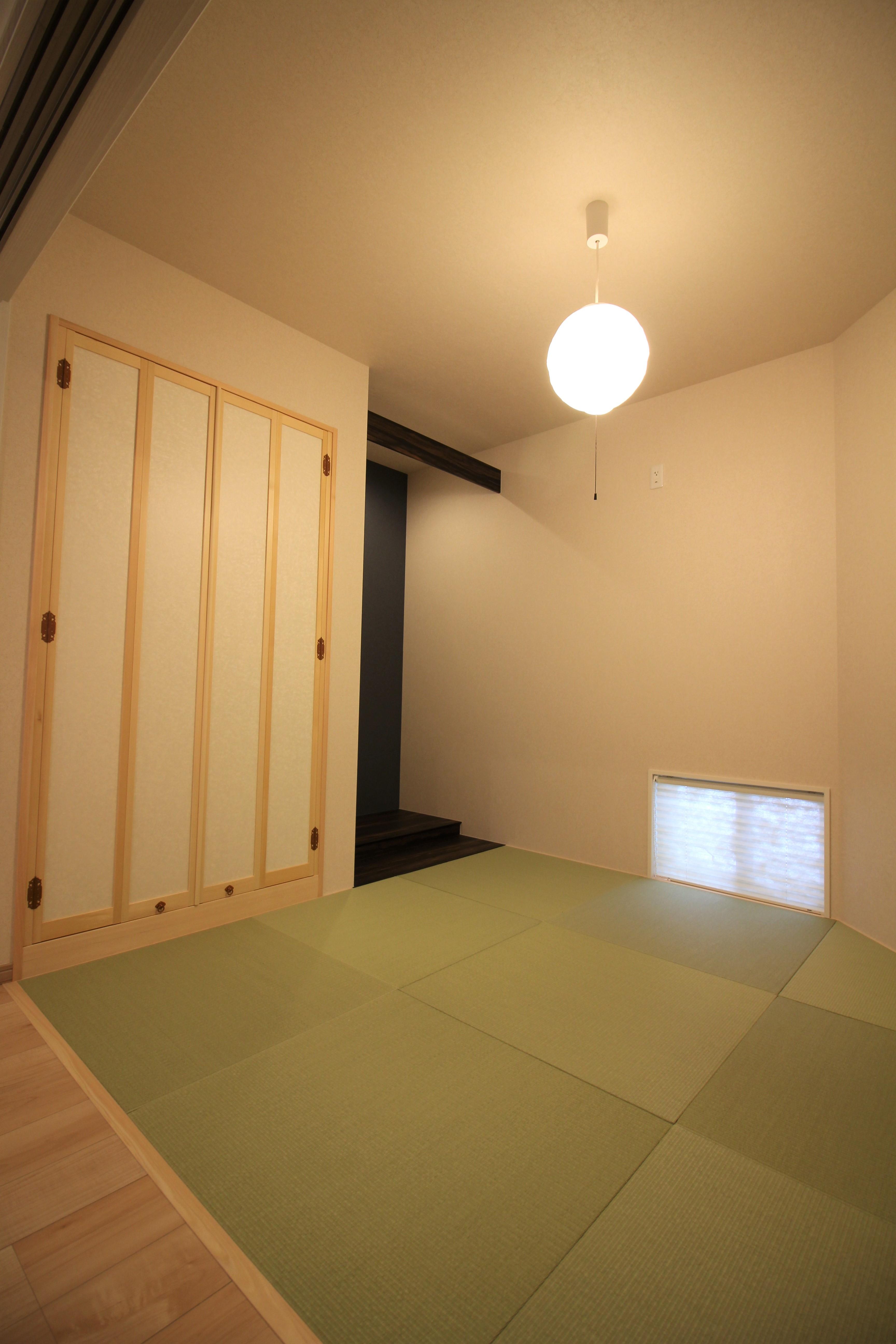 リビングに隣接した和室は畳コーナーとしても使えます